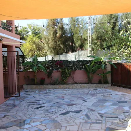 El Faro Albir 公寓 *