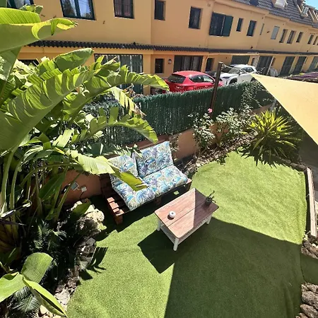 El Faro Albir 公寓