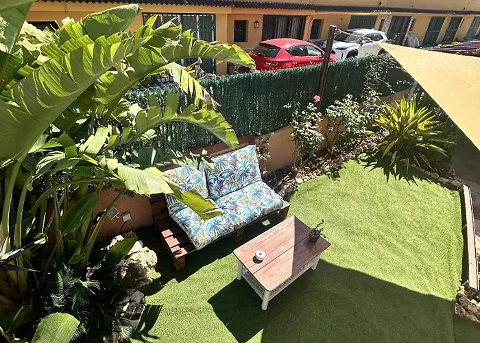 El Faro Albir 公寓